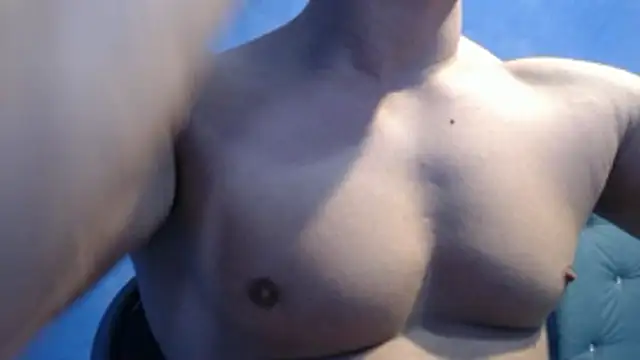 Snapshot of alex_blu chatting on May 10, 8:07 am alex blu online show from May 10, 8:07 am