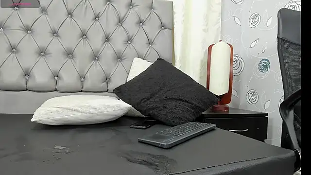 luna evaa online show from October 11, 1:56 pm