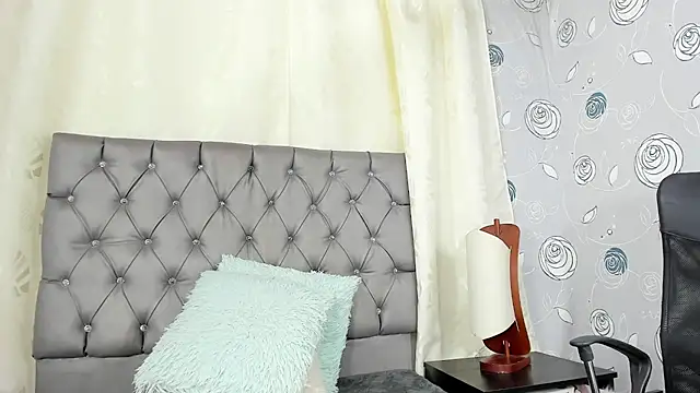 luna evaa online show from March 18, 5:44 pm