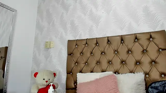 luna evaa online show from September 10, 1:54 pm