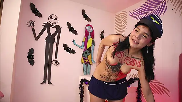 Snapshot of dianebleu chatting on October 21, 4:01 am dianebleu online show from October 21, 4:01 am