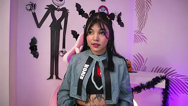 Snapshot of dianebleu chatting on October 22, 4:01 am dianebleu online show from October 22, 4:01 am