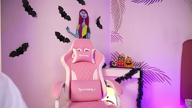 Snapshot of dianebleu chatting on October 28, 4:13 am dianebleu online show from October 28, 4:13 am