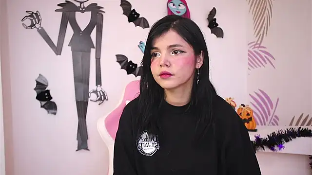 Snapshot of dianebleu chatting on October 18, 1:35 pm dianebleu online show from October 18, 1:35 pm