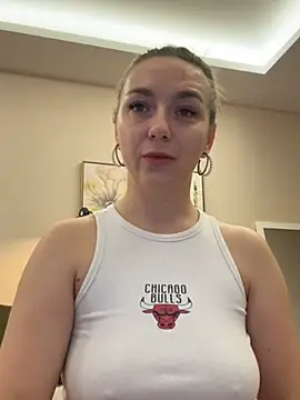 Snapshot of Janeee chatting on February 10, 5:14 am Janeee online show from February 10, 5:14 am