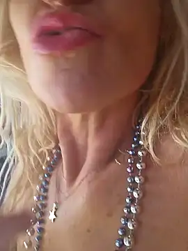 Snapshot of sexynini83 chatting on February 14, 10:49 am sexynini83 online show from February 14, 10:49 am