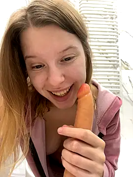 kimczii online show from December 16, 1:59 pm