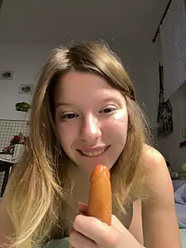 kimczii online show from April 2, 6:20 am