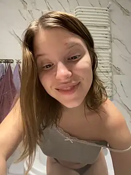 kimczii online show from February 18, 7:09 pm