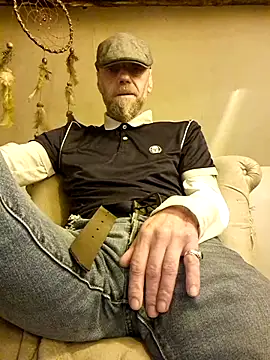 Snapshot of eddouxxx78 chatting on February 7, 5:32 pm eddouxxx78 online show from February 7, 5:32 pm