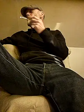 Snapshot of eddouxxx78 chatting on February 1, 7:39 am eddouxxx78 online show from February 1, 7:39 am