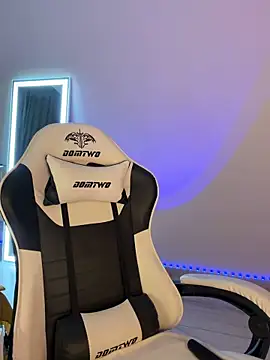 julia fly online show from March 19, 9:42 am