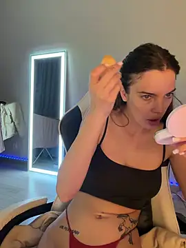 julia fly online show from April 9, 6:15 am