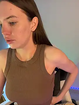 julia fly online show from March 13, 9:25 am