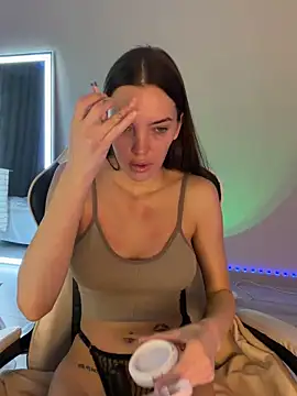 julia fly online show from March 3, 8:10 am