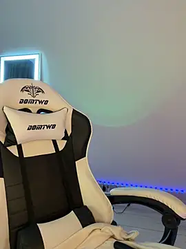 julia fly online show from March 25, 7:41 am