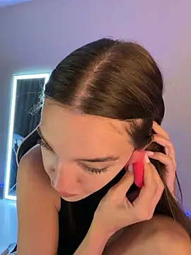 julia fly online show from June 6, 9:25 am