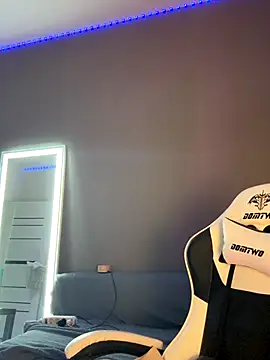 julia fly online show from January 7, 10:31 am