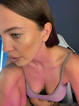 julia fly online show from June 28, 9:15 am