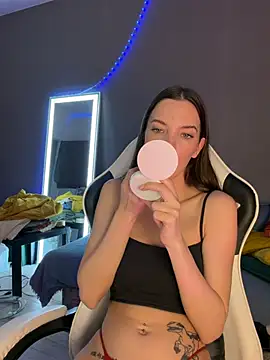 julia fly online show from February 18, 9:06 am