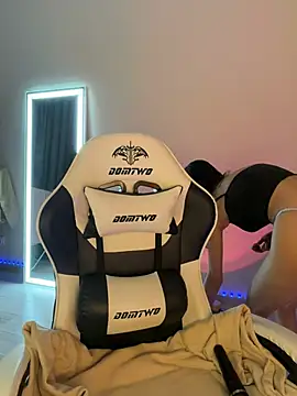 julia fly online show from April 8, 6:04 am