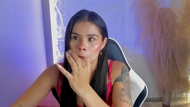 dominique25  online show from May 12, 1:57 am