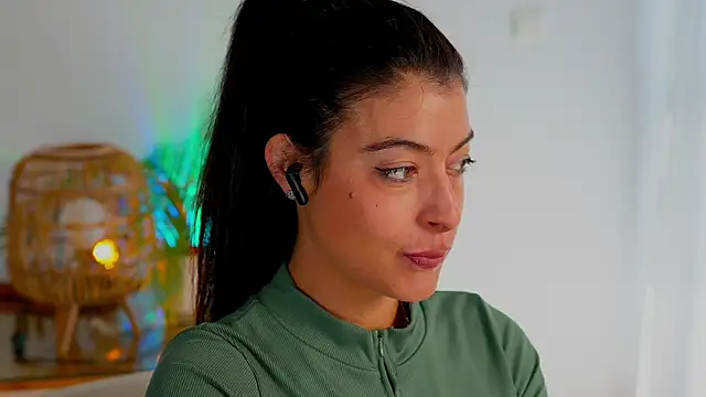 anabelcurvy online show from December 18, 2:10 pm