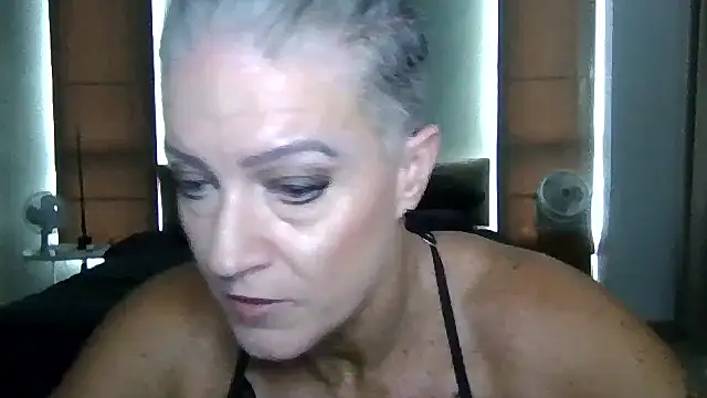 Snapshot of Devon2020 chatting on November 2, 9:03 am Devon2020 online show from November 2, 9:03 am