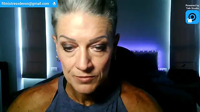 Snapshot of Devon2020 chatting on July 4, 9:59 am Devon2020 online show from July 4, 9:59 am