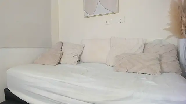 ZOEGARNER01 online show from January 14, 7:17 pm