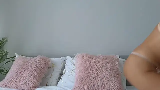 Snapshot of Allys chatting on November 19, 5:51 am Allys online show from November 19, 5:51 am