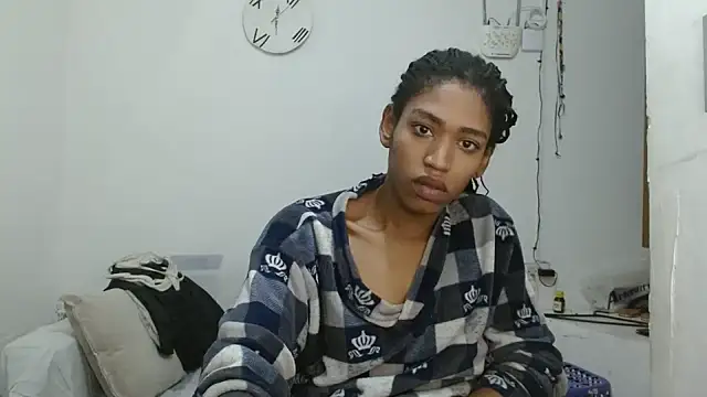 Snapshot of angelamarie1 chatting on June 16, 11:43 am angelamarie1 online show from June 16, 11:43 am