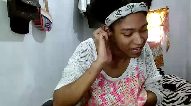 Snapshot of angelamarie1 chatting on March 21, 4:29 pm angelamarie1 online show from March 21, 4:29 pm