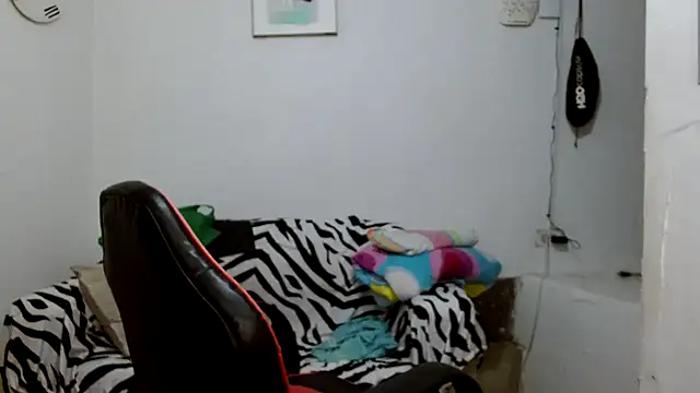 angelamarie1 online show from April 7, 10:50 am