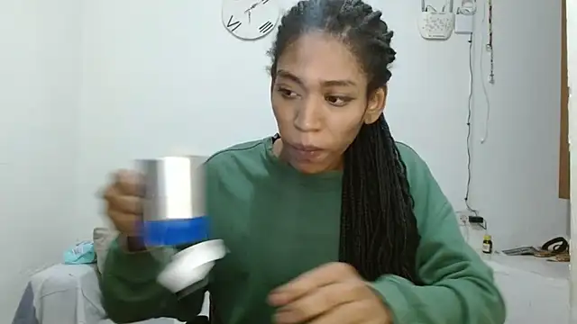 Snapshot of angelamarie1 chatting on June 24, 11:42 am angelamarie1 online show from June 24, 11:42 am