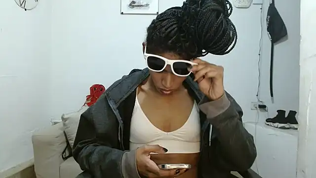 Snapshot of angelamarie1 chatting on July 4, 5:03 am angelamarie1 online show from July 4, 5:03 am