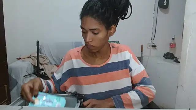 Snapshot of angelamarie1 chatting on July 9, 8:52 pm angelamarie1 online show from July 9, 8:52 pm