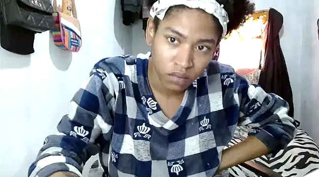 Snapshot of angelamarie1 chatting on March 17, 1:39 pm angelamarie1 online show from March 17, 1:39 pm