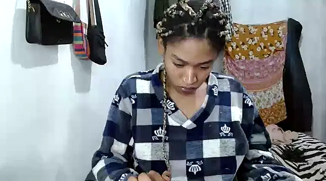 Snapshot of angelamarie1 chatting on March 9, 1:46 am angelamarie1 online show from March 9, 1:46 am
