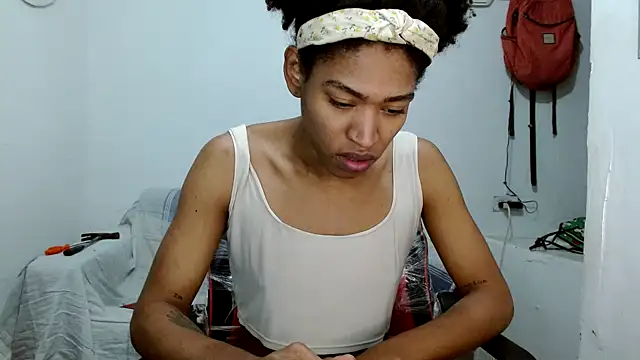 Snapshot of angelamarie1 chatting on October 4, 12:39 pm angelamarie1 online show from October 4, 12:39 pm