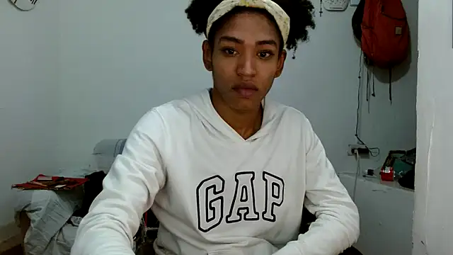 Snapshot of angelamarie1 chatting on October 2, 3:43 am angelamarie1 online show from October 2, 3:43 am