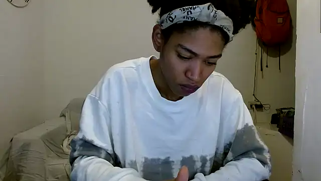 Snapshot of angelamarie1 chatting on October 3, 11:01 am angelamarie1 online show from October 3, 11:01 am