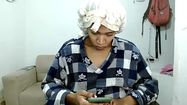 angelamarie1 online show from December 5, 11:20 am