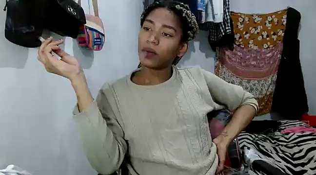 Snapshot of angelamarie1 chatting on February 24, 2:30 am angelamarie1 online show from February 24, 2:30 am