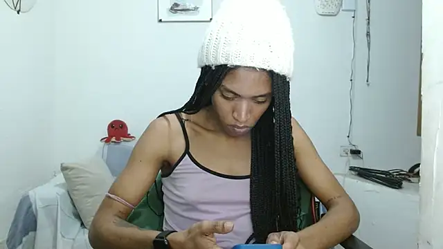 Snapshot of angelamarie1 chatting on June 28, 12:28 am angelamarie1 online show from June 28, 12:28 am