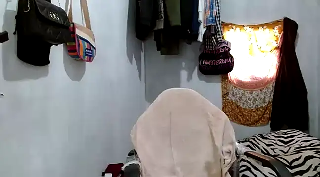 Snapshot of angelamarie1 chatting on March 13, 2:12 pm angelamarie1 online show from March 13, 2:12 pm