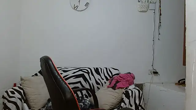 Snapshot of angelamarie1 chatting on June 9, 11:44 am angelamarie1 online show from June 9, 11:44 am