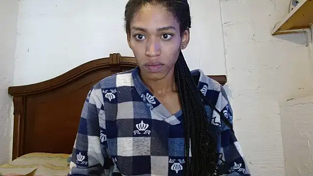 Snapshot of angelamarie1 chatting on July 2, 12:33 pm angelamarie1 online show from July 2, 12:33 pm
