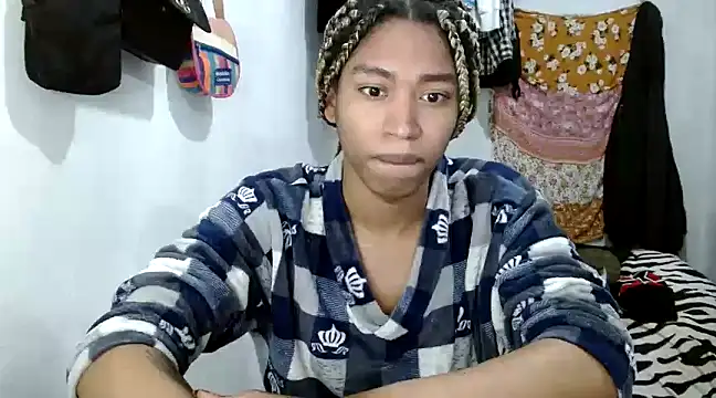 Snapshot of angelamarie1 chatting on February 21, 1:11 am angelamarie1 online show from February 21, 1:11 am