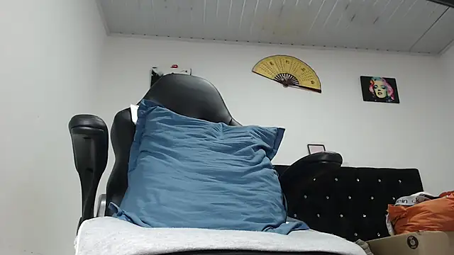 pamelabigcock69 online show from May 31, 8:09 pm